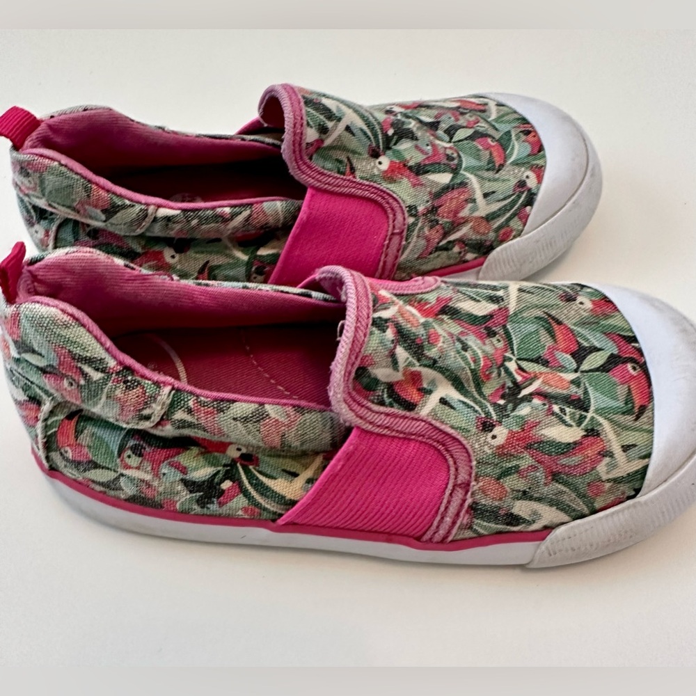 Stride rite bird pattern slip on shoes